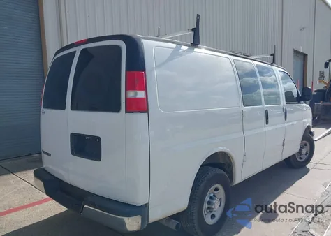 2019 Chevrolet Express 2500 Work Van z USA, uszkodzony, nr VIN 1GCWGAFP3K1280381